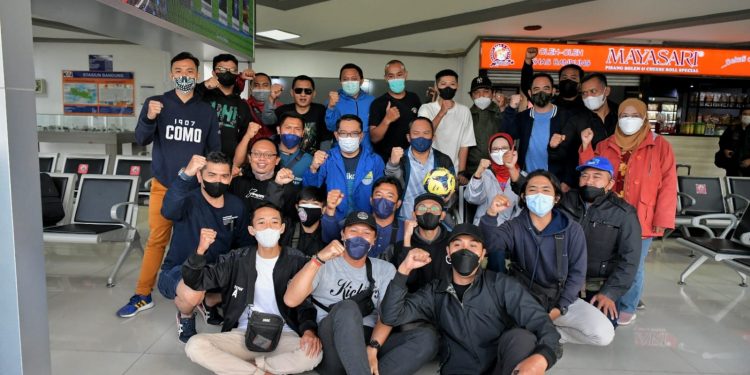Ridwan Kamil Lepas Keberangkatan Tim Sepakbola Wartawan Jabar