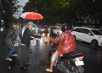 Hujan Deras Tak Surutkan PWI Pokja Kota Bandung Tebar Kebaikan Ramadan