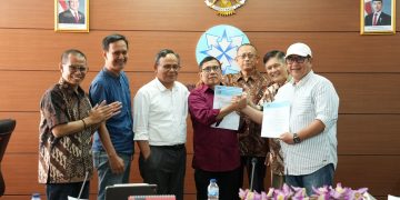 Disaksikan Dewan Pers, PWI Akhirnya Tandatangani Panitia Bersama Kongres Persatuan