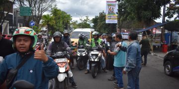 Pokja PWI Kota Bandung Bagikan 400 Takjil Ramadan 1447 H di Ahmad Yani, Konsisten 8 Tahun Berbagi