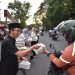 PWI Kota Bandung Tutup Program Berbagi Ramadan dengan Pembagian Takjil